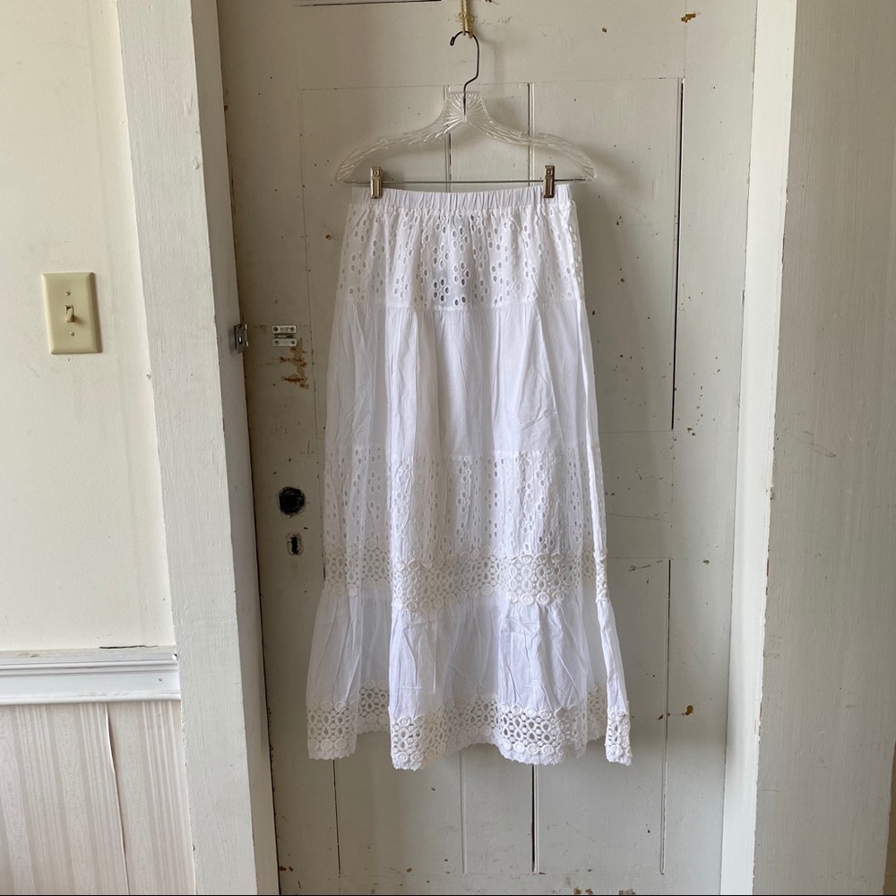 Elegant White Maxi Skirt - Picture 7 of 11